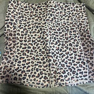 Fabletics 3x leopard print side mesh pocket bike shorts
